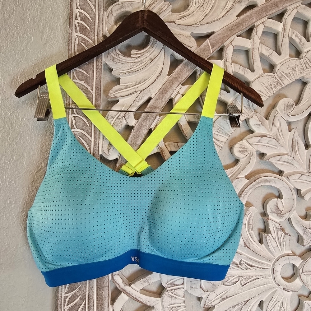 Victoria's Secret Sport Lightweight Wireless Medium Support Strappy Crossback